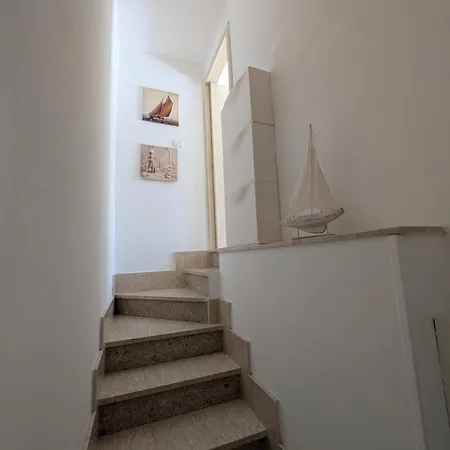 Libeccio House-relax E Stile A Due Passi Dal Mare بيت للعطل أفولا