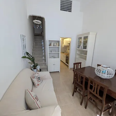 Libeccio House-relax E Stile A Due Passi Dal Mare أفولا