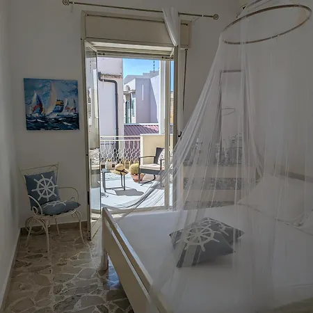 Libeccio House-relax E Stile A Due Passi Dal Mare بيت للعطل *