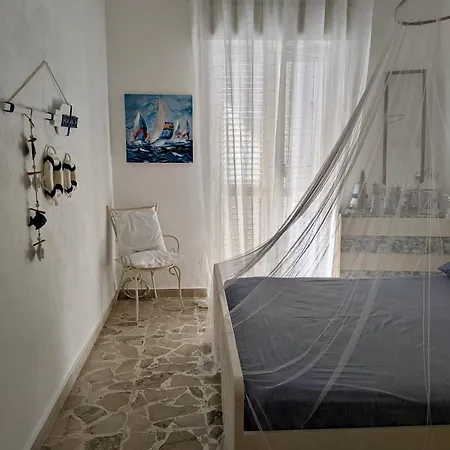 Libeccio House-relax E Stile A Due Passi Dal Mare بيت للعطل *