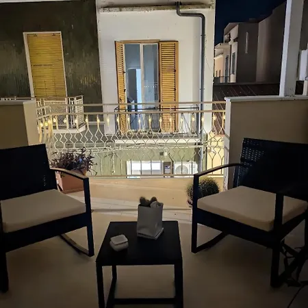 Libeccio House-relax E Stile A Due Passi Dal Mare بيت للعطل أفولا